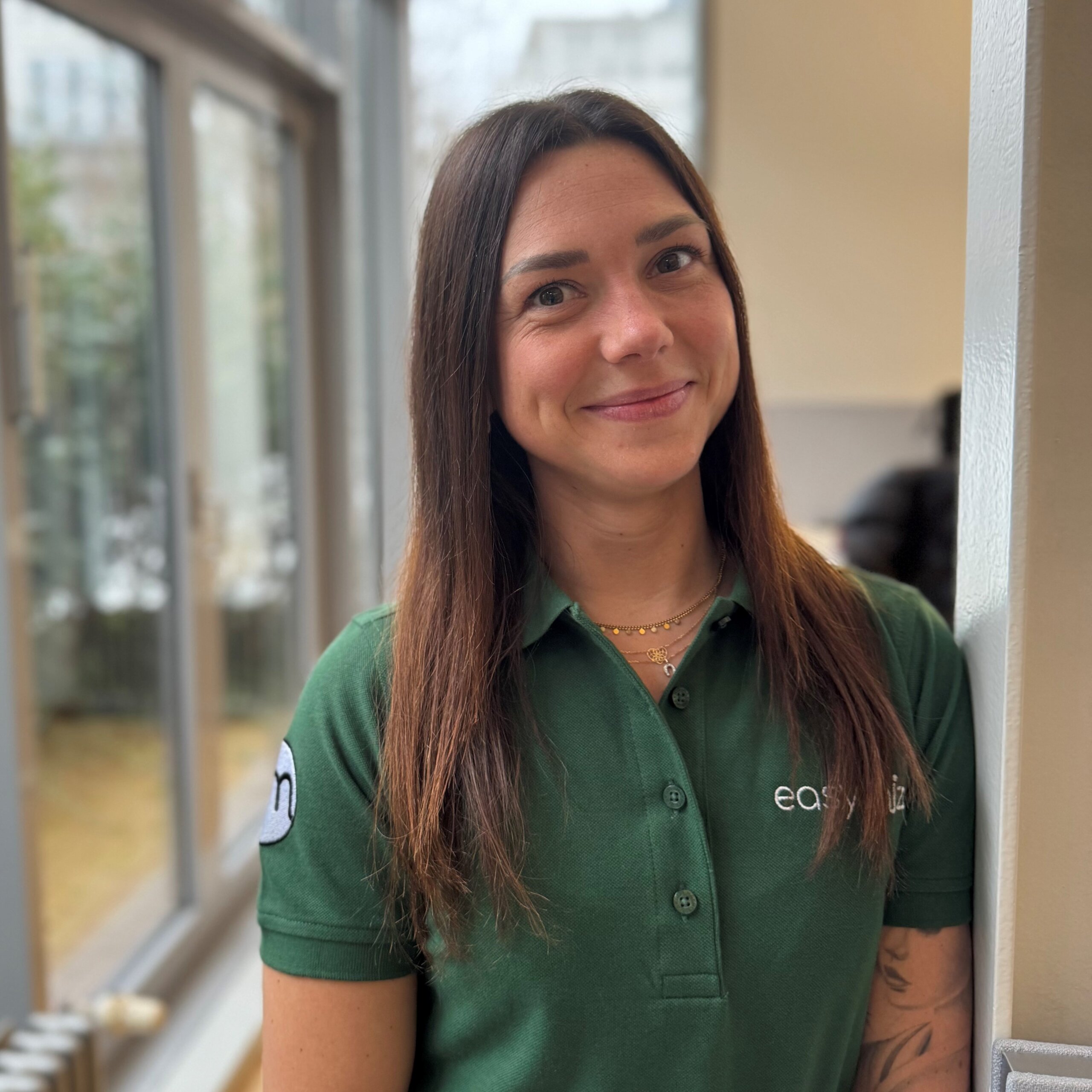 Profilbild Sabrina Senf. Sabrina ist bei easymize für das Team Operations tätig.