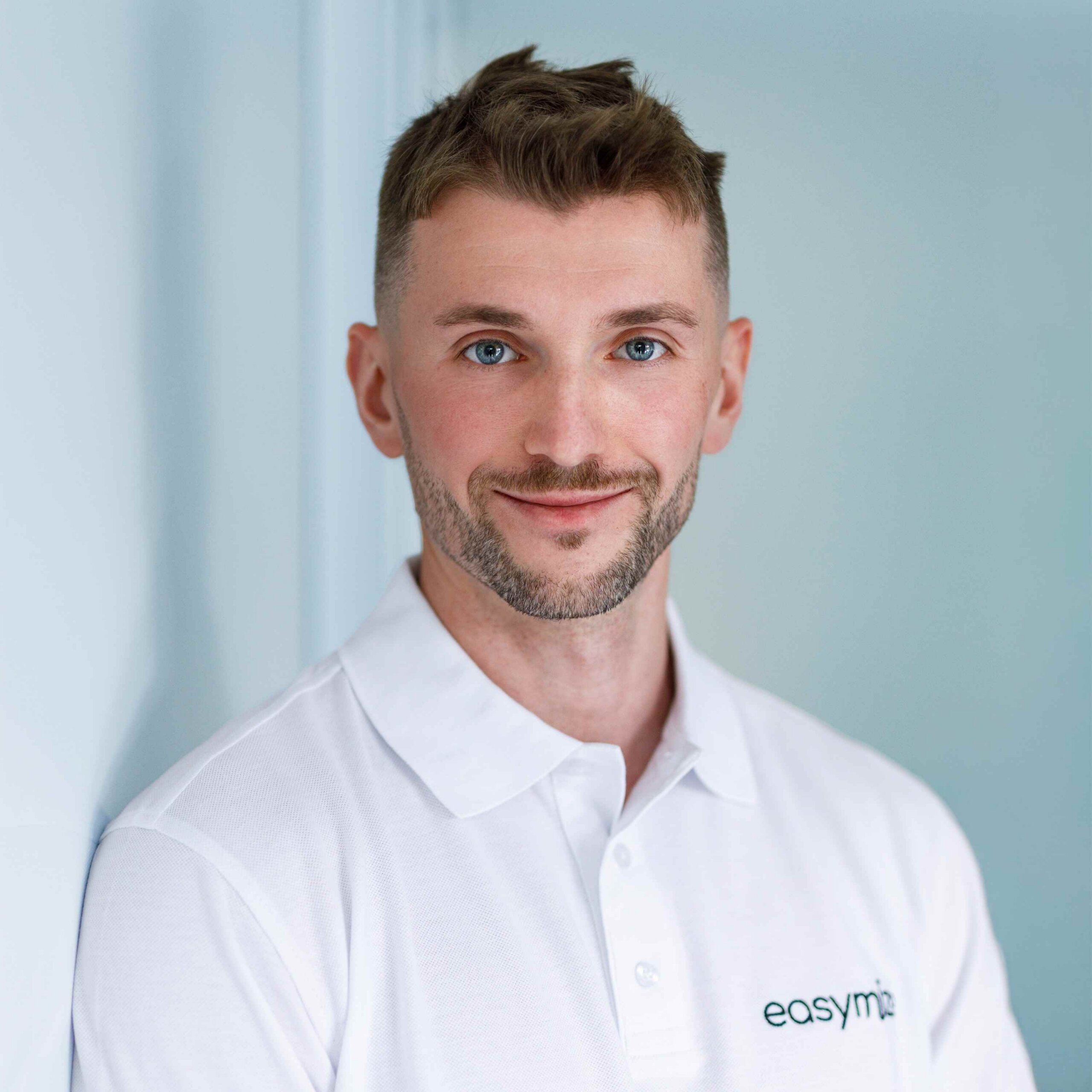 20260825_em_Bild_Arthur Quadrat Profilbild Arthur Schall. Arthur ist Teil des Experten Teams in der VR PartnerBank eG.