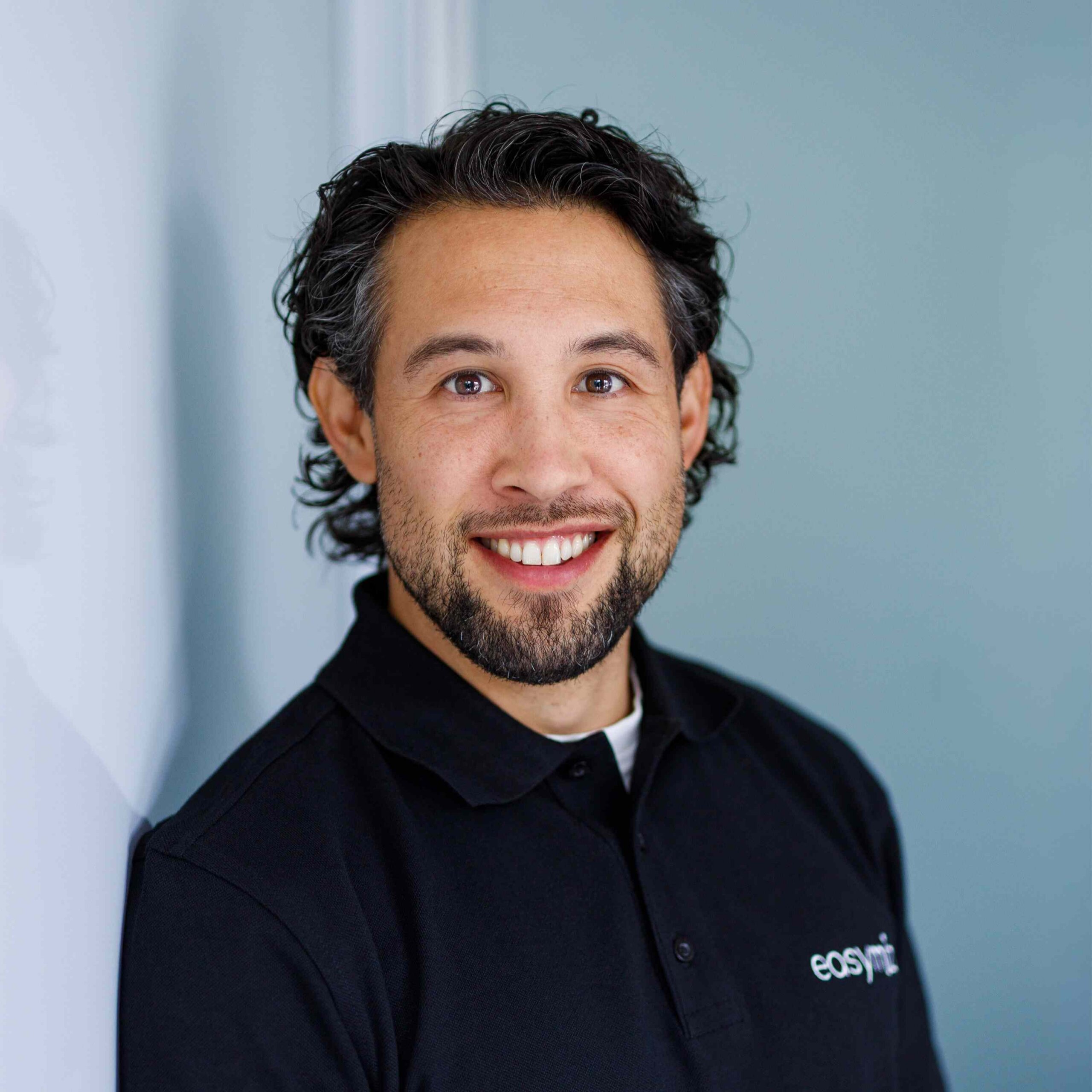 20260825_em_Bild_Dominik Quadrat Profilbild Dominik Kirkpatrick. Dominik ist bei easymize für das Team Operations tätig.