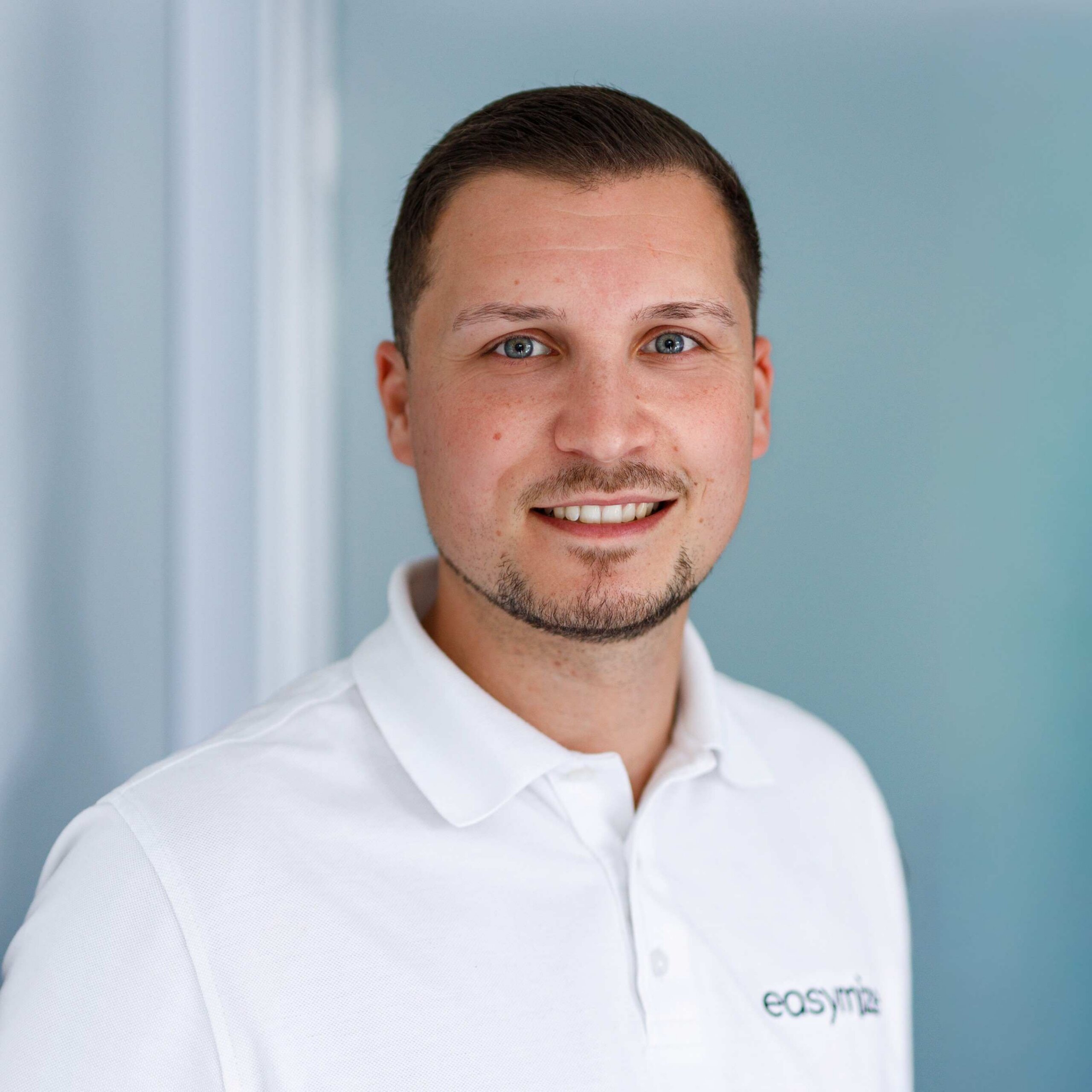 20260825_em_Bild_Manuel Quadrat Profilbild Manuel Hof. Manuel ist bei easymize für das Team Operations zuständig.