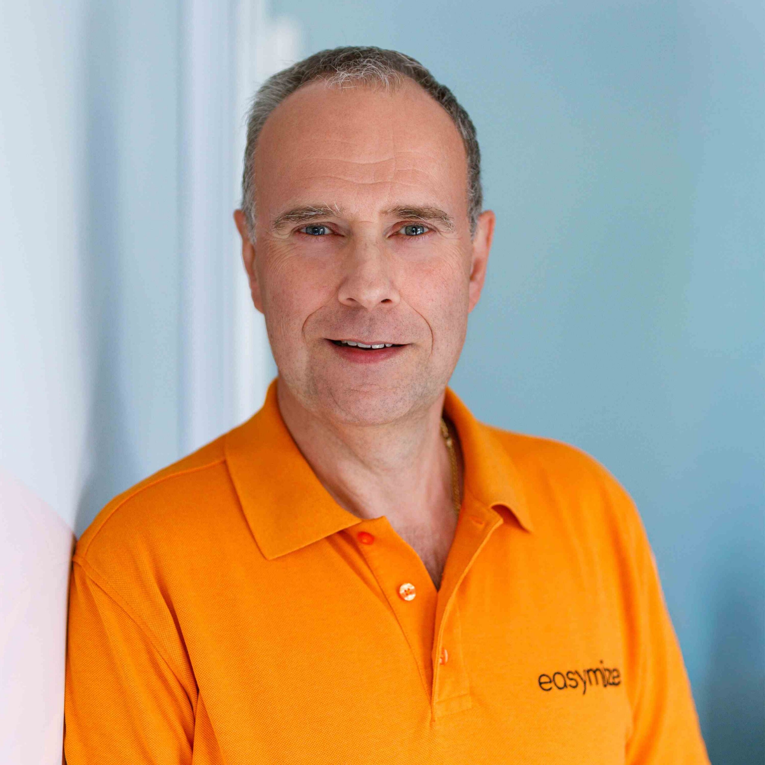 20260825_em_Bild_Stefan Quadrat Profilbild Stefan Cahill. Stefan ist ein Teil der zweiköpfigen Geschäftsführung der easymize GmbH.